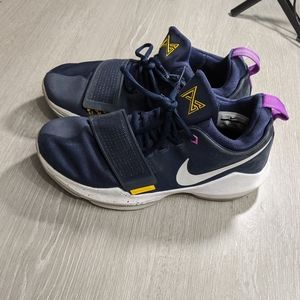 Men's PG1 Nike Size 8.5 basketball shoes